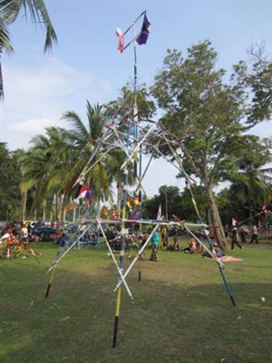 Jokowi supporters try to prevent anti-Jokowi activist from entering Batam