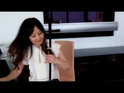 Li Su-lan canta a canção de amor "Jade Vase in Spring"