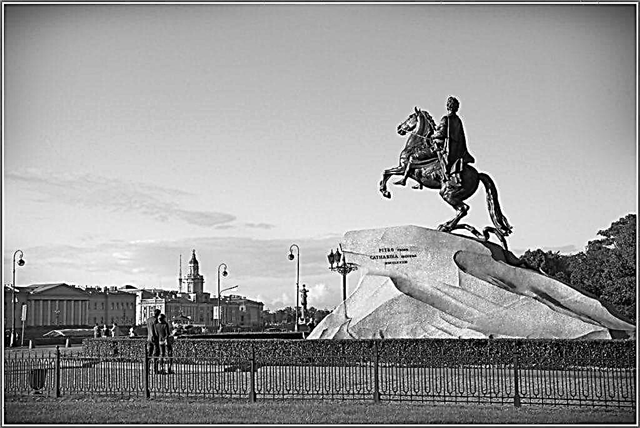 Summary of the poem "The Bronze Horseman" by chapters and parts (A. S. Pushkin)